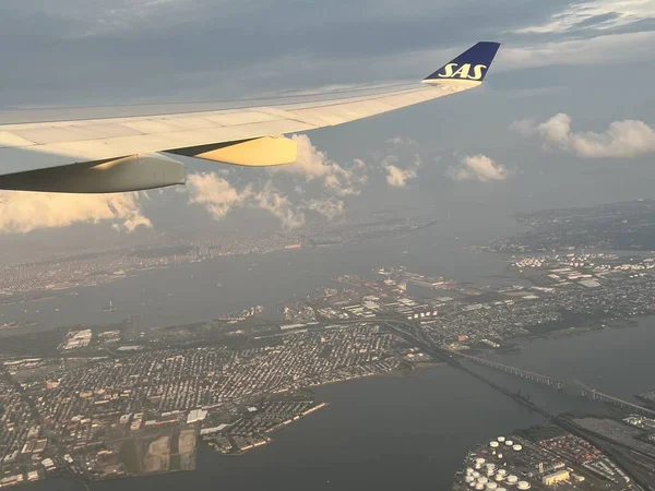 Newark 7月1日に見られるように 2022年7月1日に見られるように ニュージャージー州ニューアークのリバティー国際空港から離陸したSas航空の飛行機からニュージャージー地域の航空ビュー — ストック写真
