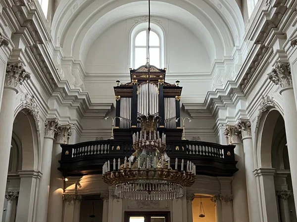 2 Temmuz 2022 'de Polonya' nın Varşova kentindeki St. Joseph Kilisesi 'nde görüldü..