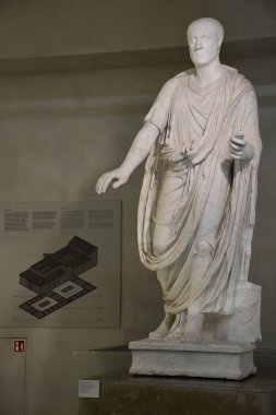 VARŞAN, POLAND - 10 Temmuz 2022 'de Polonya' nın Varşova kentindeki Ulusal Müze. 