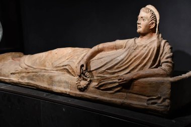 VARŞAN, POLAND - 10 Temmuz 2022 'de Polonya' nın Varşova kentindeki Ulusal Müze. 