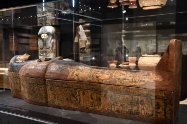 VARŞAN, POLAND - 10 Temmuz 2022 'de Polonya' nın Varşova kentindeki Ulusal Müze. 