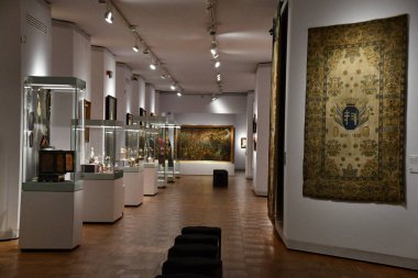 VARŞAN, POLAND - 10 Temmuz 2022 'de Polonya' nın Varşova kentindeki Ulusal Müze. 