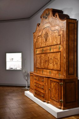 VARŞAN, POLAND - 10 Temmuz 2022 'de Polonya' nın Varşova kentindeki Ulusal Müze. 