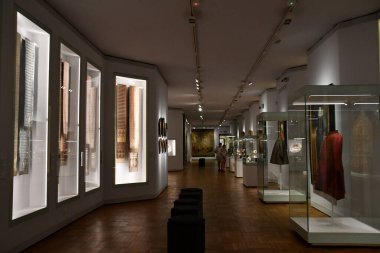 VARŞAN, POLAND - 10 Temmuz 2022 'de Polonya' nın Varşova kentindeki Ulusal Müze. 