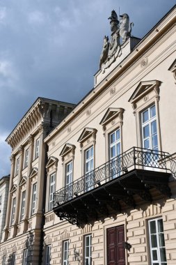 VARŞAN, POLAND - 10 Temmuz 2022 'de Polonya' nın Varşova şehrinde görüldüğü gibi. 