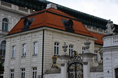 VARŞAN, POLAND - 10 Temmuz 2022 'de Polonya' nın Varşova şehrinde görüldüğü gibi. 