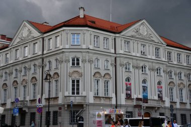 VARŞAN, POLAND - 10 Temmuz 2022 'de Polonya' nın Varşova şehrinde görüldüğü gibi. 