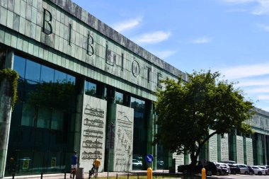 WARsaw, POLAND - 3 Temmuz 2022 'de Polonya Varşova Üniversitesi Kütüphanesi' nde görüldü..