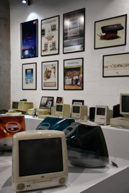 WARsaw, POLAND - 10 Temmuz 2022 'de Polonya' nın Varşova kentindeki Apple Müzesi. 