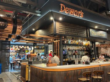 POLAND - 2 Temmuz 2022 'de Polonya' nın Varşova kentindeki Fabryka Norblina 'da görülen yemek salonu.