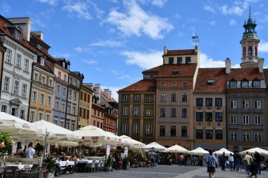VARŞAN, POLAND - 10 Temmuz 2022 'de Polonya' nın Varşova şehrinde görüldüğü gibi. 