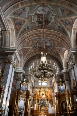 10 Temmuz 2022 'de Polonya' nın Varşova kentindeki St. Annes Kilisesi 'nde görüldü.. 