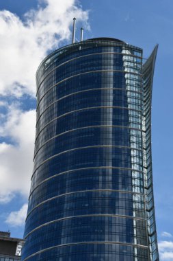 WARsaw, POLAND - 11 Temmuz 2022 'de Polonya' nın başkenti Varşova 'daki Centrum' daki binalar.