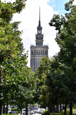 VARŞAN, POLAND - 10 Temmuz 2022 'de Polonya' nın Varşova kentindeki Kültür ve Bilim Sarayı.