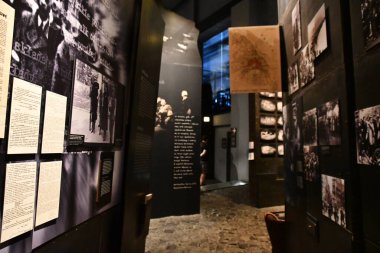 10 Temmuz 2022 'de Polonya' nın Varşova kentindeki Varşova Ayaklanma Müzesi 'nde görüldü..