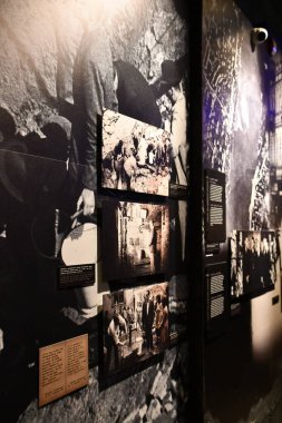 10 Temmuz 2022 'de Polonya' nın Varşova kentindeki Varşova Ayaklanma Müzesi 'nde görüldü..
