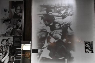 10 Temmuz 2022 'de Polonya' nın Varşova kentindeki Varşova Ayaklanma Müzesi 'nde görüldü..
