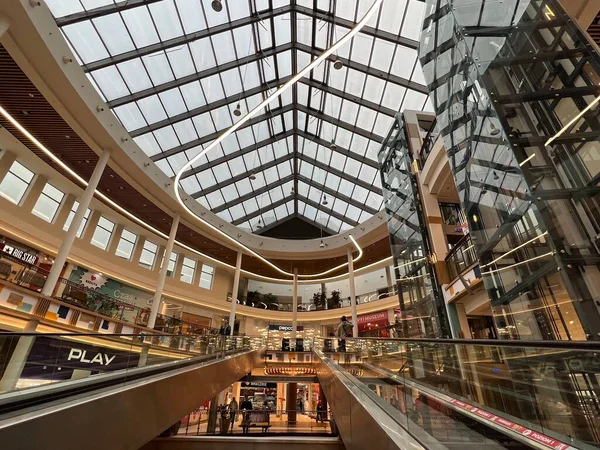 Temmuz 2022 Polonya Nın Varşova Kentindeki Atrium Reduta Alışveriş Merkezinde — Stok fotoğraf
