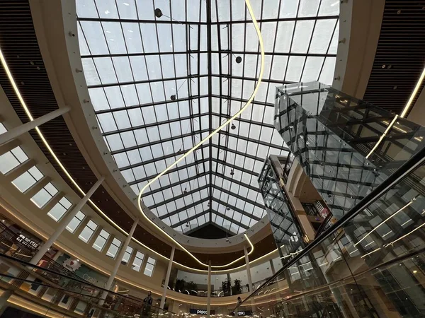 Jul 2022年7月16日看到的波兰华沙的Atrium Reduta购物中心 — 图库照片