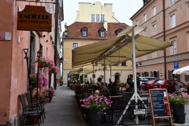 VARŞAN, POLAND - 10 Temmuz 2022 'de Polonya' nın Varşova şehrinde görüldüğü gibi. 
