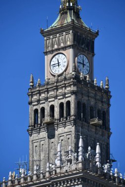 VARŞAN, POLAND - 10 Temmuz 2022 'de Polonya' nın Varşova kentindeki Kültür ve Bilim Sarayı.
