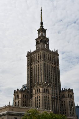 VARŞAN, POLAND - 10 Temmuz 2022 'de Polonya' nın Varşova kentindeki Kültür ve Bilim Sarayı.