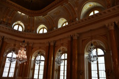 10 Temmuz 2022 'de Polonya' nın Varşova kentindeki Kraliyet Kalesi 'nde görüldü..