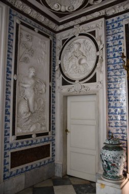 WARsaw, POLAND - 15 Temmuz 2022 'de Polonya' nın başkenti Varşova 'daki Royal Lazienki Müzesi' ndeki Ada Sarayı.