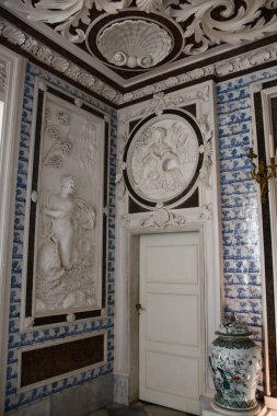 WARsaw, POLAND - 15 Temmuz 2022 'de Polonya' nın başkenti Varşova 'daki Royal Lazienki Müzesi' ndeki Ada Sarayı.