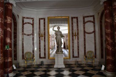 WARsaw, POLAND - 15 Temmuz 2022 'de Polonya' nın başkenti Varşova 'daki Royal Lazienki Müzesi' ndeki Ada Sarayı.