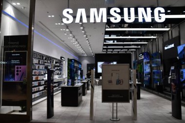 WARSAW, POLAND - JUL 16: Samsung store at Galeria Mokotow shopping mall in Warsaw, Poland, as seen on July 16, 2022.