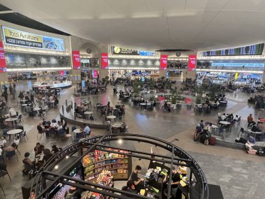 TEL AVIV, ISRAEL - 21 Temmuz 2021 'de İsrail' in Tel Aviv kentindeki Ben Gurion Havaalanı Terminali.