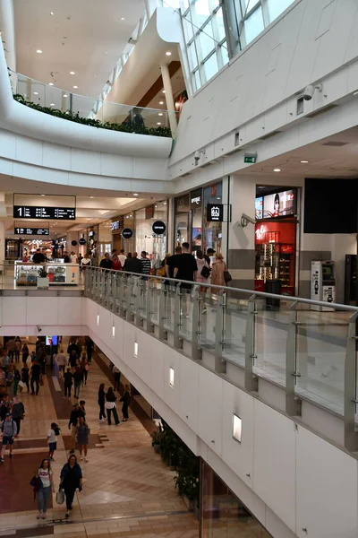 16 Temmuz 2022 'de Polonya' nın Varşova kentindeki Galeria Mokotow alışveriş merkezinde görüldü..