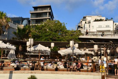 TEL AVIV, ISRAEL - 18 Temmuz 2021 'de İsrail' in Tel Aviv plajı.