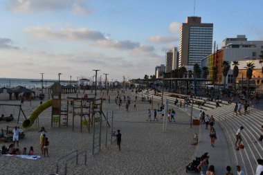 TEL AVIV, ISRAEL - 18 Temmuz 2021 'de İsrail' in Tel Aviv sahilinde görüldü..