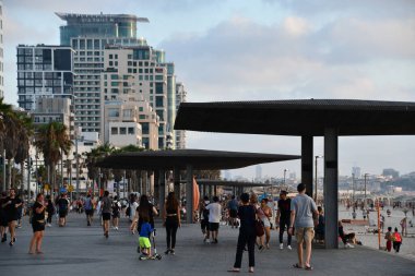 TEL AVIV, ISRAEL - 18 Temmuz 2021 'de İsrail' in Tel Aviv sahilinde görüldü..