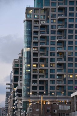 TEL AVIV, ISRAEL - 18 Temmuz 2021 'de İsrail' in Tel Aviv sahilinde görüldü..