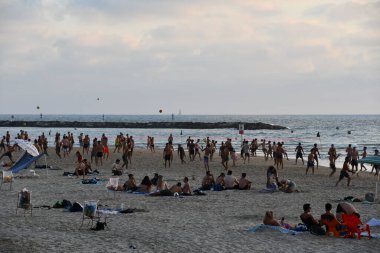 TEL AVIV, ISRAEL - 18 Temmuz 2021 'de İsrail' in Tel Aviv plajı.