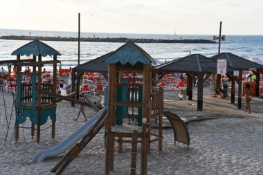 TEL AVIV, ISRAEL - 18 Temmuz 2021 'de İsrail' in Tel Aviv plajı.
