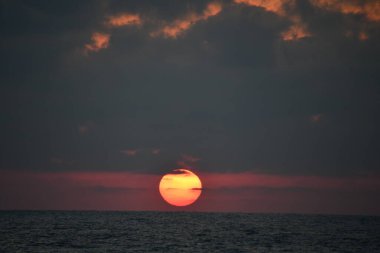 İsrail, Tel Aviv sahilinden gün batımı manzarası