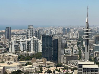 TEL AVIV, ISRAEL - 20 Temmuz 2021 'de İsrail' de Tel Aviv 'in havadan görünüşü.