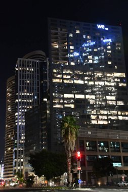 TEL AVIV, ISRAEL - 20 Temmuz 2021 'de İsrail' in Tel Aviv kentindeki gökdelenler.