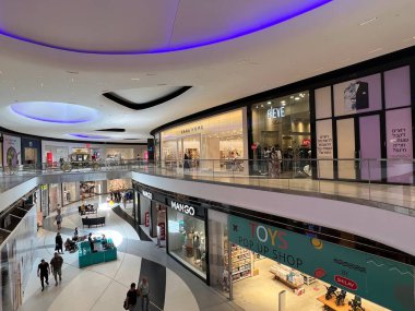 TEL AVIV, ISRAEL - 21 Temmuz 2022 'de İsrail' in TLV Moda Merkezi 'nde görüldü..