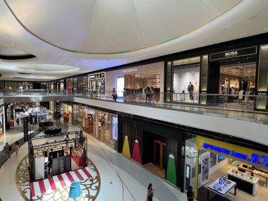 TEL AVIV, ISRAEL - 21 Temmuz 2022 'de İsrail' in TLV Moda Merkezi 'nde görüldü..