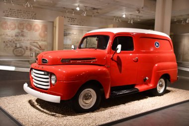 TEL AVIV, ISRAEL - 20 Temmuz 2022 'de İsrail' in Tel Aviv kentindeki Muza Eretz İsrail Müzesinde Alexander Posta Tarihi Müzesi. 