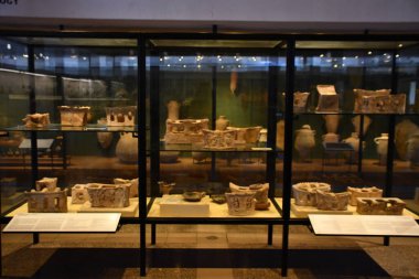 TEL AVIV, ISRAEL - 20 Temmuz 2022 'de İsrail' in Tel Aviv kentindeki Muza Eretz İsrail Müzesinde Haaretz Müzesi Seramik Pavyonu. 