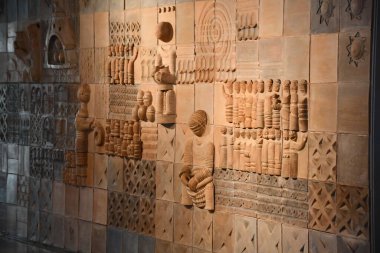 TEL AVIV, ISRAEL - 20 Temmuz 2022 'de İsrail' in Tel Aviv kentindeki Muza Eretz İsrail Müzesinde Haaretz Müzesi Seramik Pavyonu. 