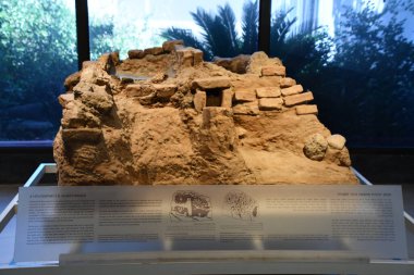 TEL AVIV, ISRAEL - 20 Temmuz 2022 'de İsrail' in Tel Aviv kentindeki Muza Eretz Müzesinde Haaretz Müzesi Cam Pavyonu. 