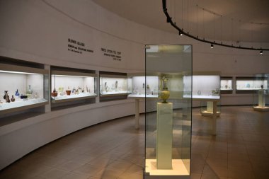 TEL AVIV, ISRAEL - 20 Temmuz 2022 'de İsrail' in Tel Aviv kentindeki Muza Eretz Müzesinde Haaretz Müzesi Cam Pavyonu. 