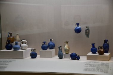 TEL AVIV, ISRAEL - 20 Temmuz 2022 'de İsrail' in Tel Aviv kentindeki Muza Eretz Müzesinde Haaretz Müzesi Cam Pavyonu. 